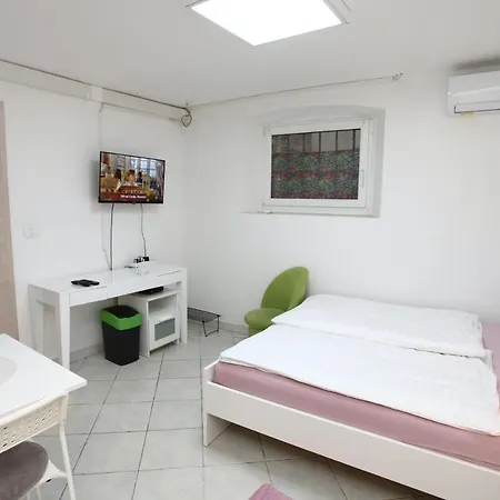 With Bathroom Date * Capodistria