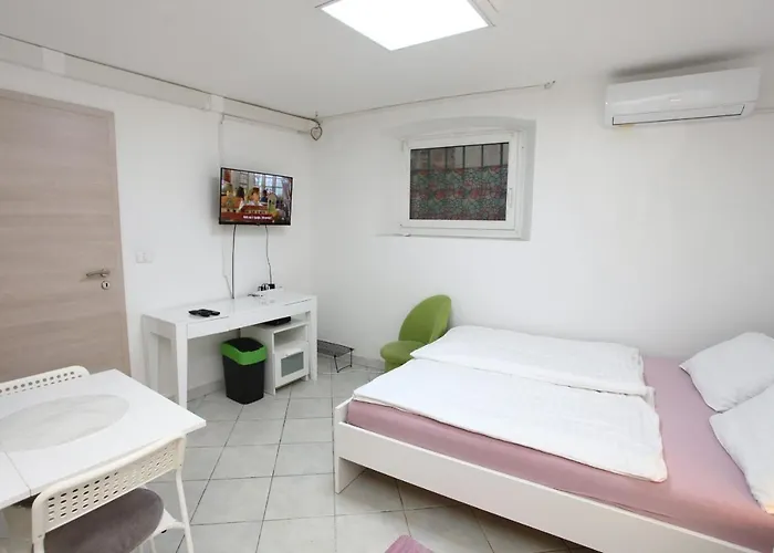 With Bathroom Date * Koper